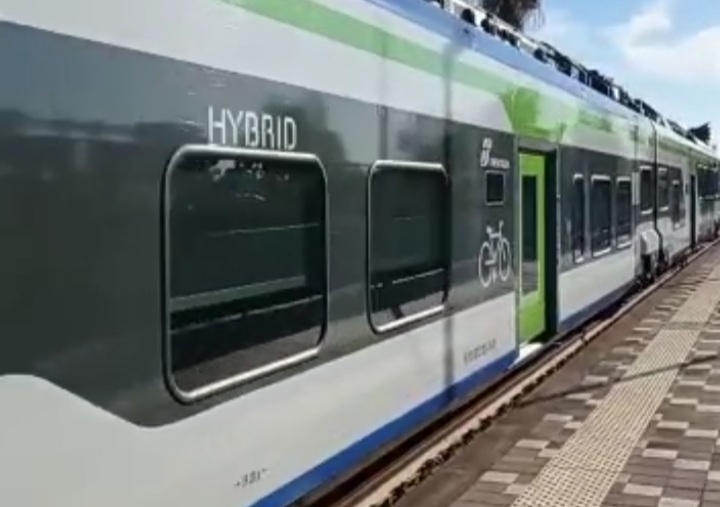  A Fontane Bianche e Cassibile in treno…ibrido: il test del nuovo Blues di Trenitalia