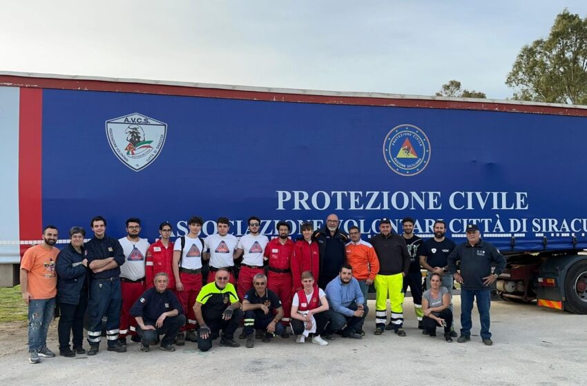  Emergenza migranti, volontari da Siracusa a Lampedusa portano scarpe e abbigliamento