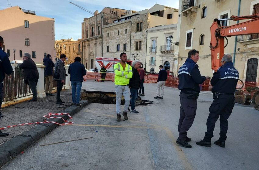  Cede la strada in lungomare Vittorini, individuata la causa: il mare si era ingrottato