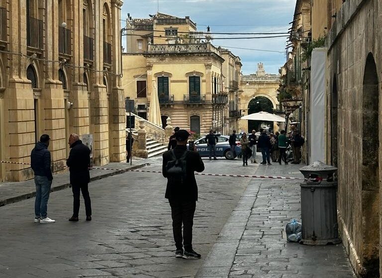  Allarme bomba in una banca di Noto, scatta l'evacuazione