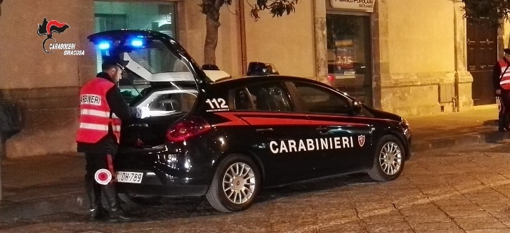  Ruba un'auto a Siracusa, bloccato a Carlentini: arrestato 22enne