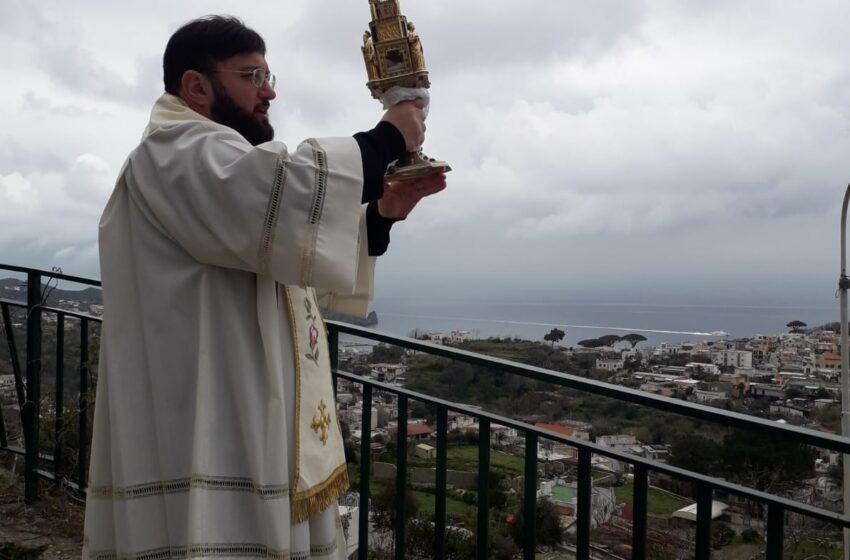  Le lacrime della Madonnina di Siracusa a Casamicciola, dove una frana causò 12 vittime