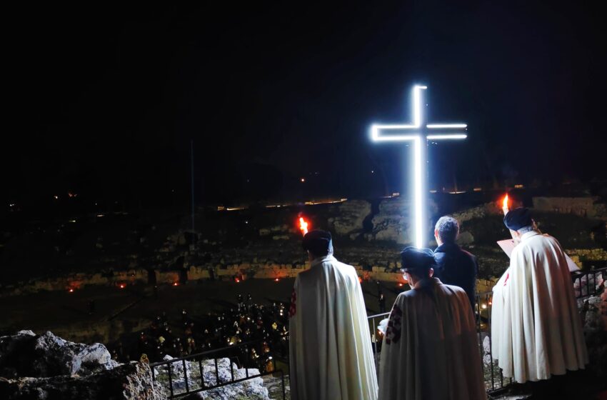  Verso la Pasqua: via crucis cittadina, questa sera fede e suggestione alla Neapolis