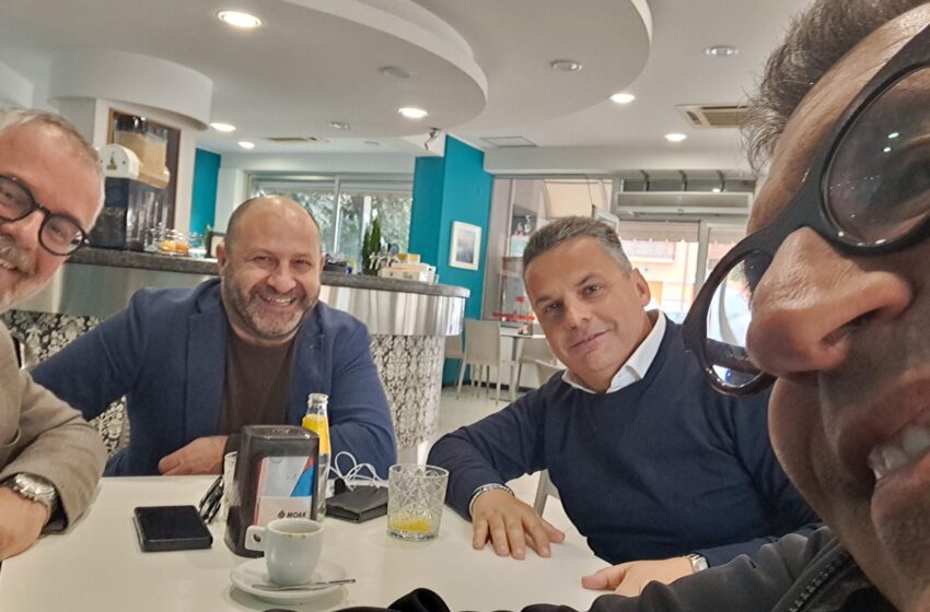  Bandiera e Cutrufo con Bonomo e Spadaro, la foto sui social. "Solo quattro amici al bar"