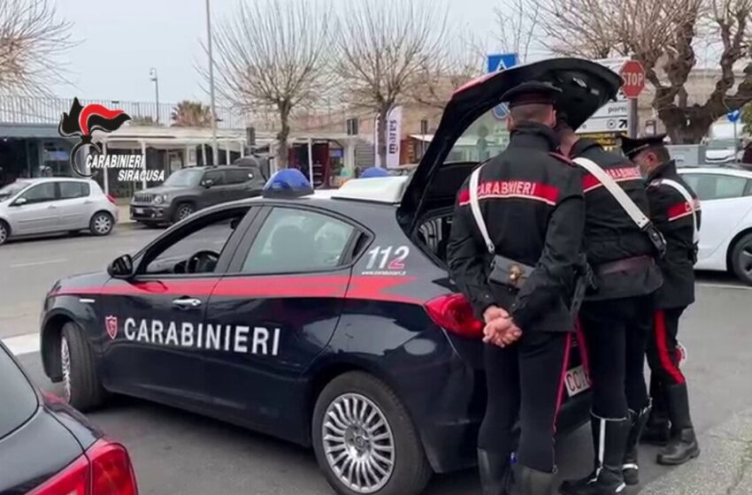  Droga in una voliera: 150 dosi di cocaina, crack, hashish e marijuana