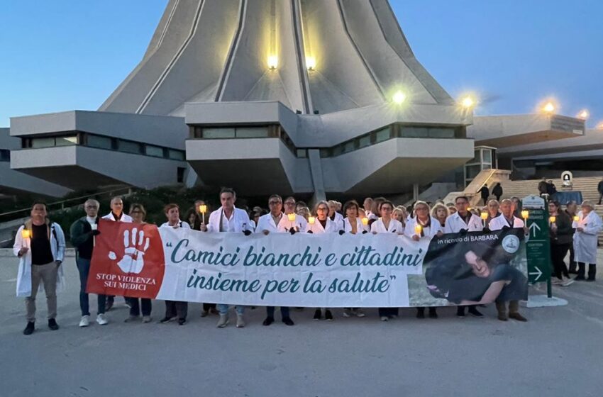  Fiaccolata per la psichiatra uccisa, Madeddu: "L'Italia non sa proteggere i medici"