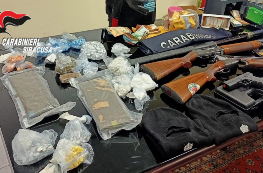  Centrale dello spaccio sgominata dai Carabinieri: il blitz, la fuga, gli arresti