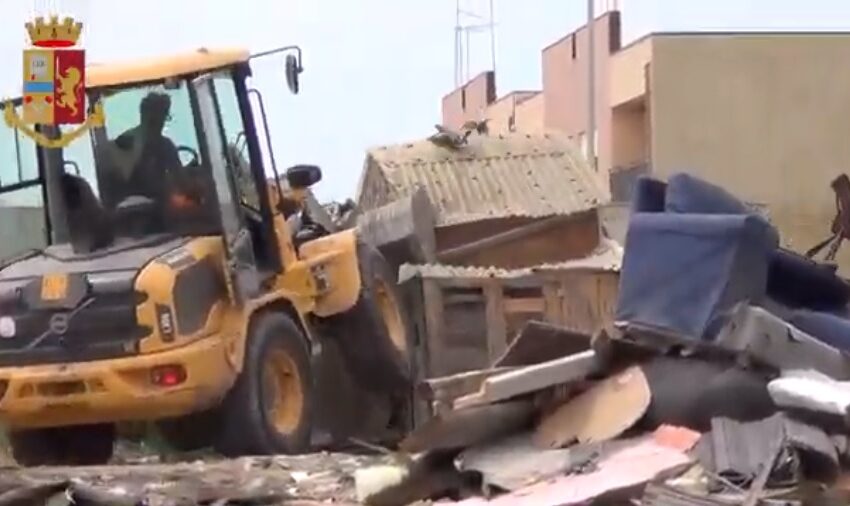  Abusivismo edilizio, emendamento di Anci e Legambiente: “Più risorse per abbatterli”