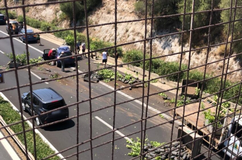  Incidente a Cava Sorciaro, autostrada invasa da decine di arbusti
