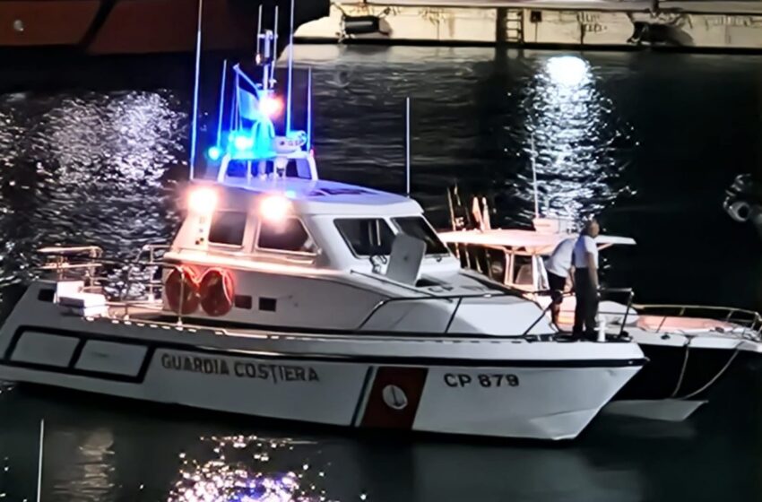  Diportisti stranieri in difficoltà in acque internazionali, soccorsi dalla Guardia Costiera