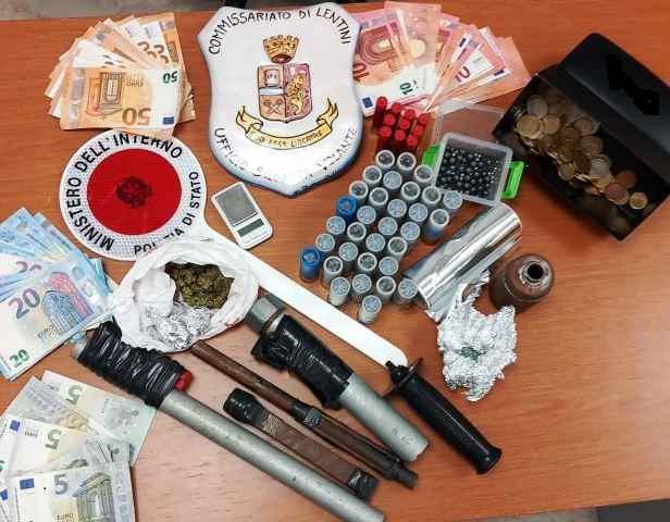  Contrasto allo spaccio di droga, sequestri a Siracusa e Lentini: 17enne arrestato