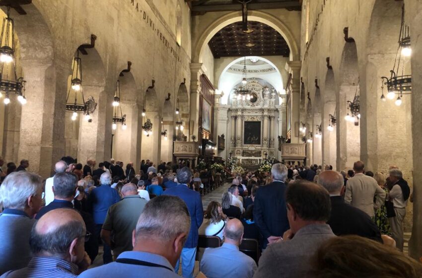  Cattedrale gremita a Siracusa per l’ultimo saluto a Massimo Riili