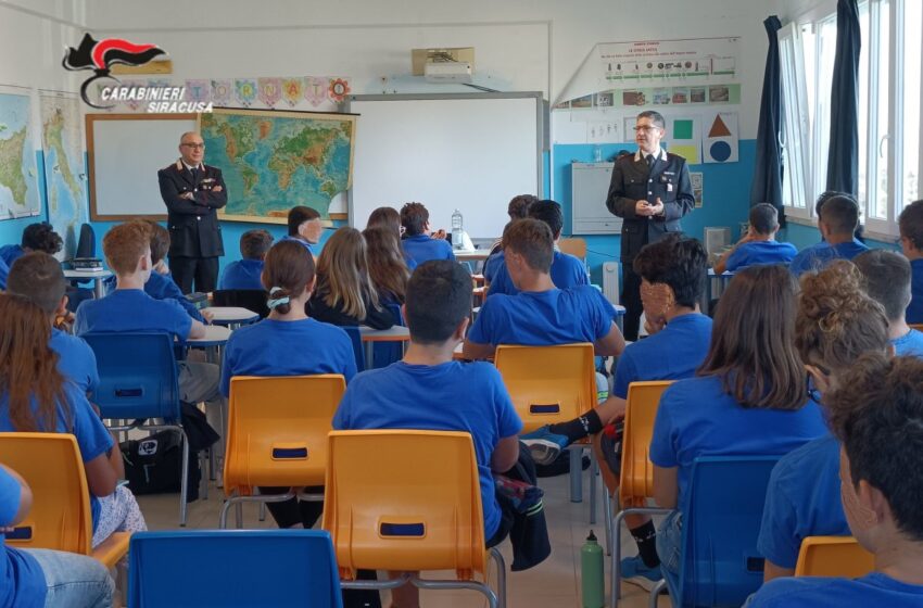  Incontri di legalità a scuola, i Carabinieri incontrano gli studenti del Costa di Augusta