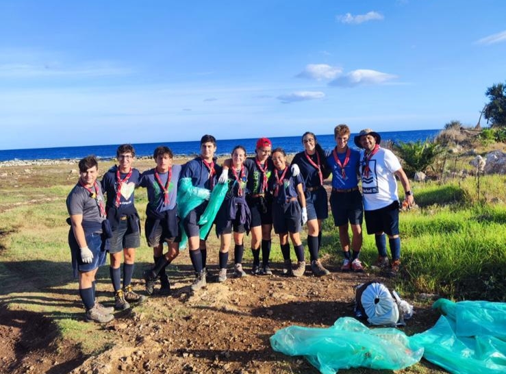  Gli scout ripuliscono un tratto della costa di Ognina, raccolti rifiuti di ogni genere
