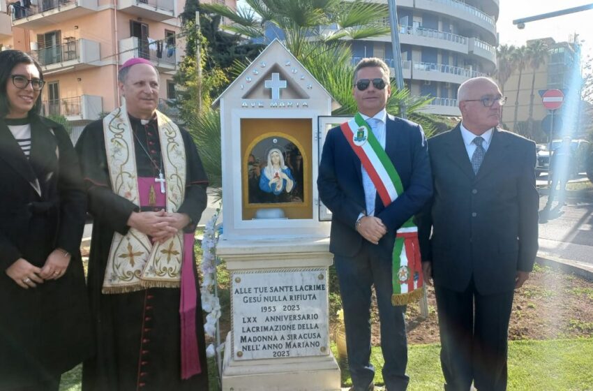  Scala Greca, svelata l’edicola votiva dedicata alla Madonna delle Lacrime di Siracusa