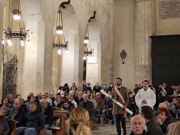  L’omaggio a Santa Lucia: sindaci in Cattedrale, cero e prodotti tipici