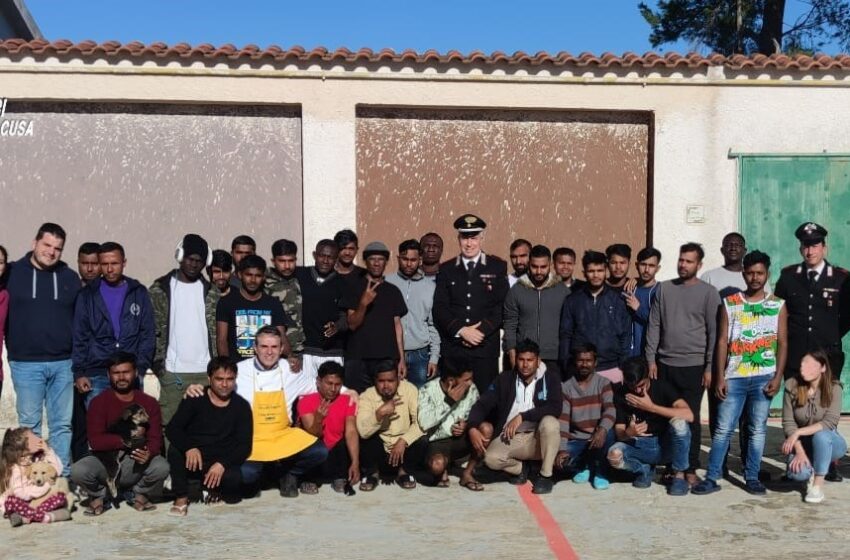  I carabinieri al pranzo solidale del centro di accoglienza MondoNuovo: “Così si combatte il disagio”
