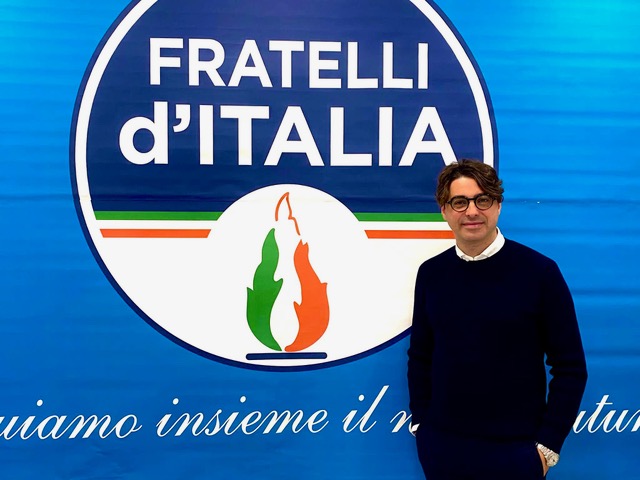 Il caso De Simone turba FdI, Auteri: “Il partito non è un bus”