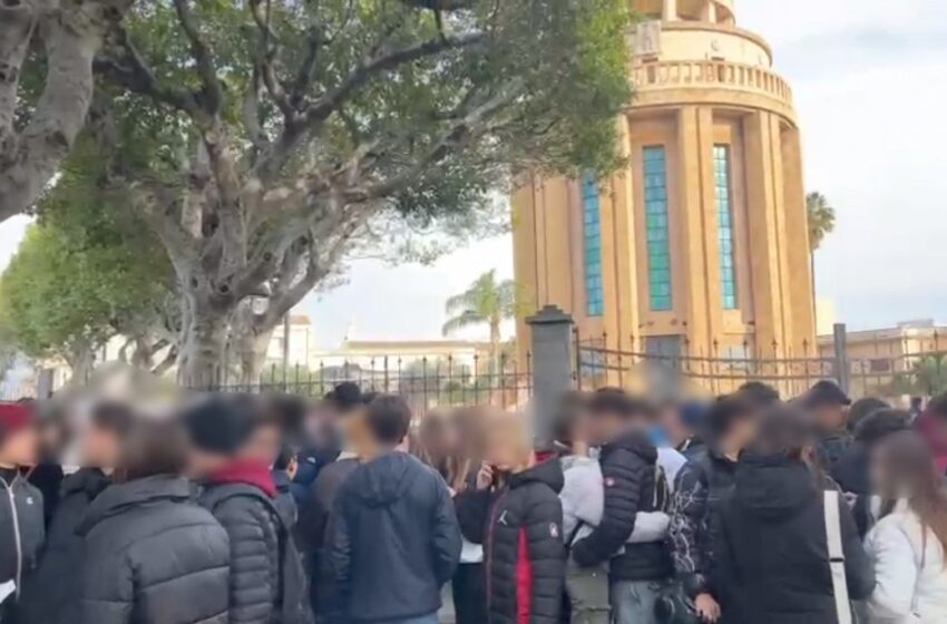  Freddo a scuola, manifestazione degli studenti delle superiori di Siracusa