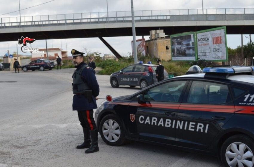  Soldi sotto al cuscino, droga e ricettazione: i Carabinieri arrestano madre e figlio