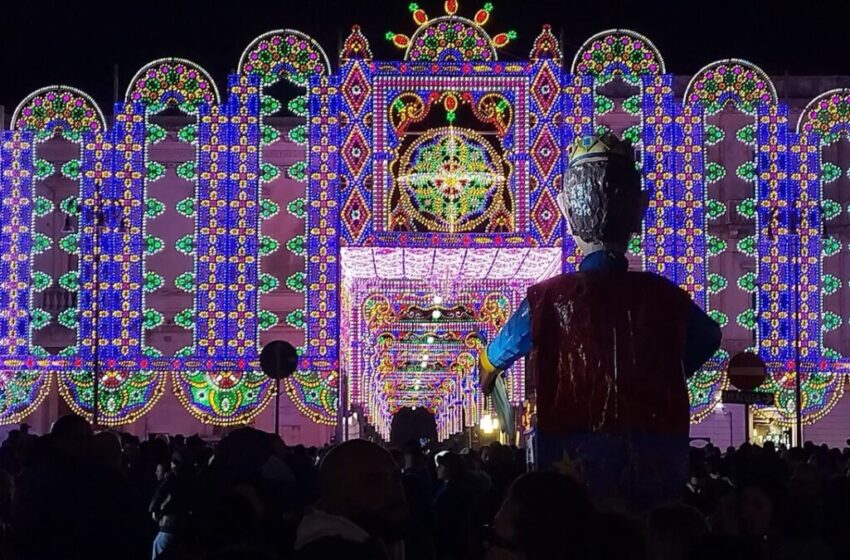  Carnevale di Avola, gran finale con la sfilata dei carri e la disconight con FMITALIA