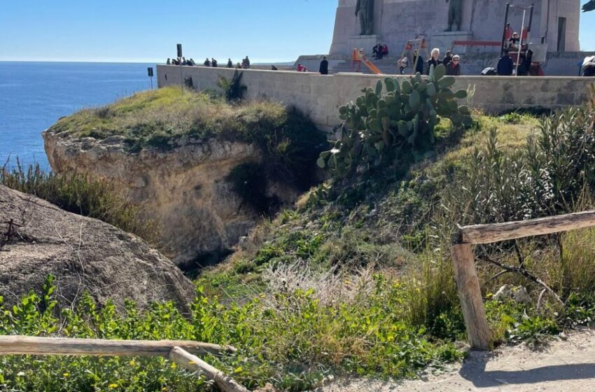  Si appoggia alla staccionata che crolla: paura per una bimba sulla ciclabile Maiorca