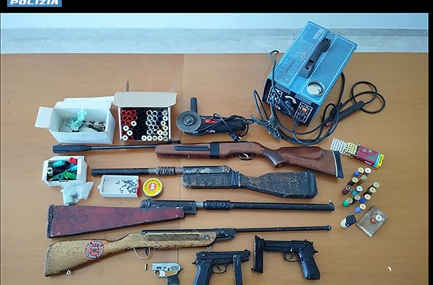  Artigiano delle armi clandestine arrestato dalla Polizia, il garage come laboratorio