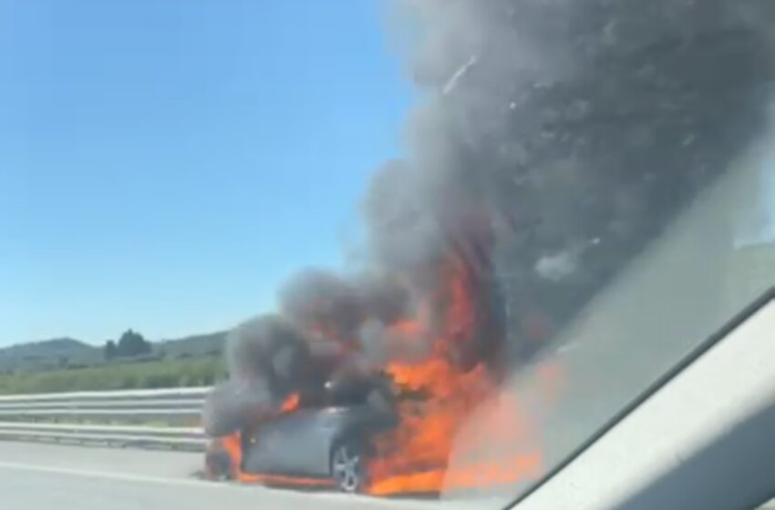  Auto in fiamme in autostrada, sempre nella stessa area: “caso da approfondire”