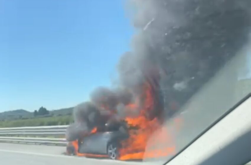 Auto in fiamme in autostrada, sempre nella stessa area: “caso da approfondire”