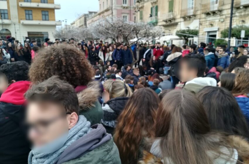  Manganellate a Pisa e Firenze, manifestazione di solidarietà degli studenti siracusani