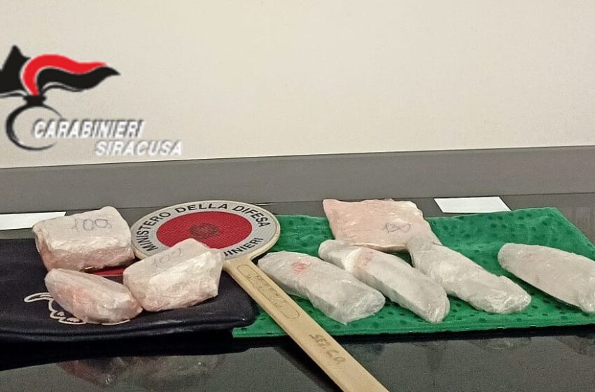  Cocaina dentro la borsa:  in giro con 600 grammi di stupefacente, arrestata 26enne