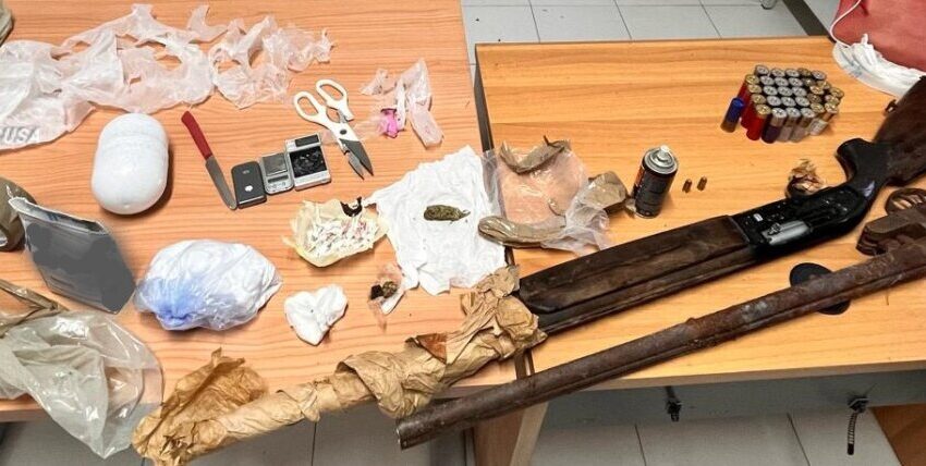  In possesso di due fucili e droga: arrestato 24enne