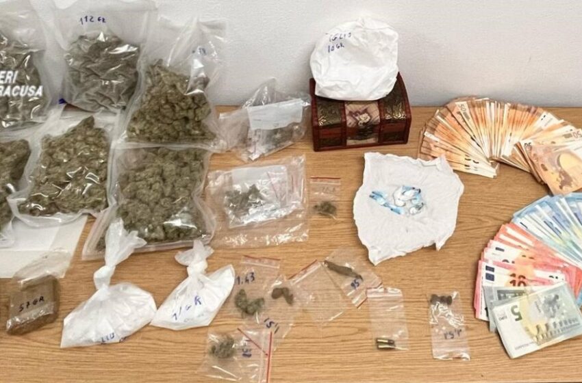  Laboratorio di droga a gestione familiare: cocaina, marijuana e hashish. Arrestate 3 persone