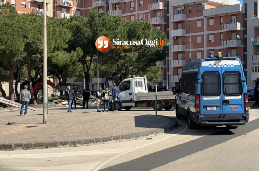 Operazione interforze, ruspe in via Cannizzo: abbattute le baracche abusive