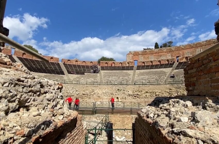 Beni culturali, al Teatro Antico di Taormina si restaura il “portico post scena”