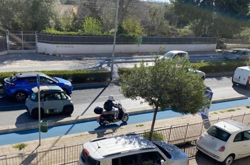 Tanti bus e auto per la Giornata dell’autismo, forti rallentamenti nella zona nord