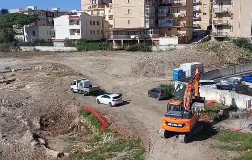 Dopo i ritrovamenti archeologici, ripresi i lavori per supermarket e scuola a Grottasanta