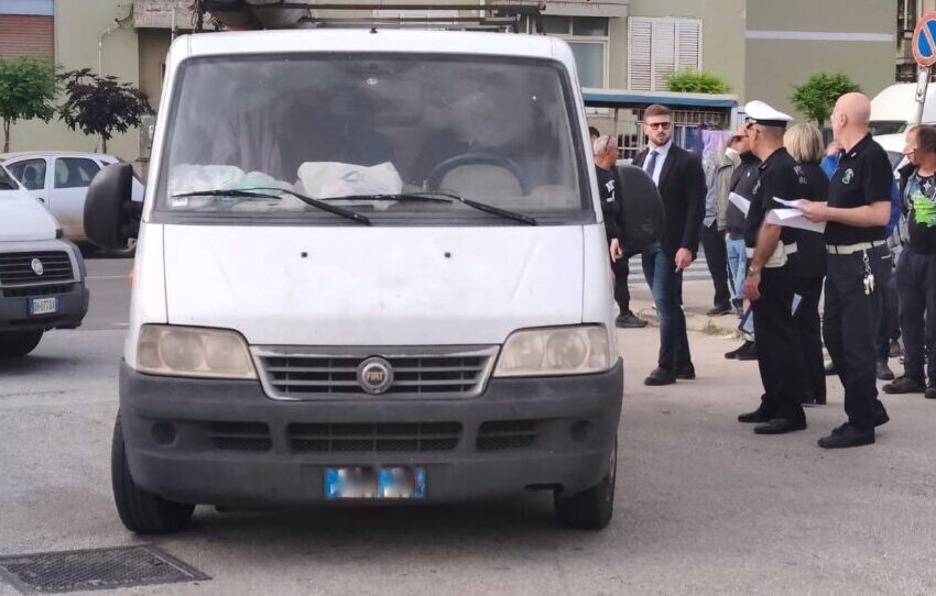 Scattano i controlli al mercato di Floridia, Carianni: “Incassati oltre il 50% di canoni non pagati”