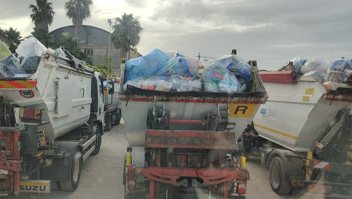 Reccolta Raccolta rifiuti, problema tecnico rallenta la plastica:
