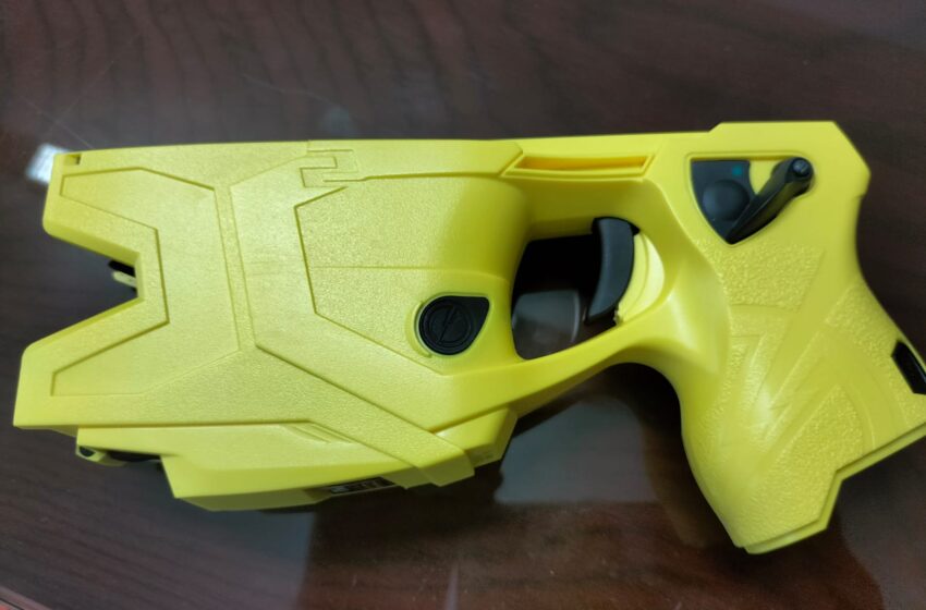 Acquistati due taser per la Polizia Municipale, al via la sperimentazione della pistola a impulsi elettrici