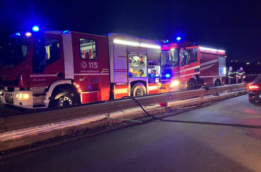 Rimorchio in fiamme nel territorio di Augusta: cause da accertare