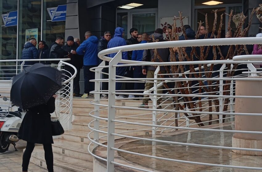  Reggina-Siracusa, tifosi in fila per i biglietti: le loro parole