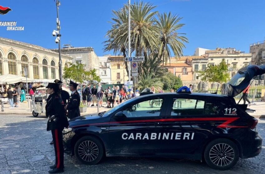 Per le vie di Ortigia su un motorino rubato e senza patente, denunciato 28enne