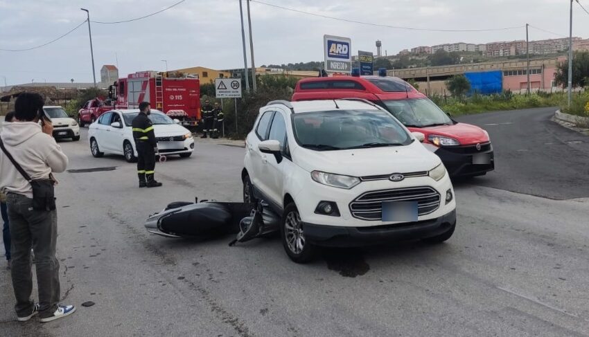 Incidente sulla provinciale Augusta-Brucoli: ferito uno scooterista, impatto con un’auto