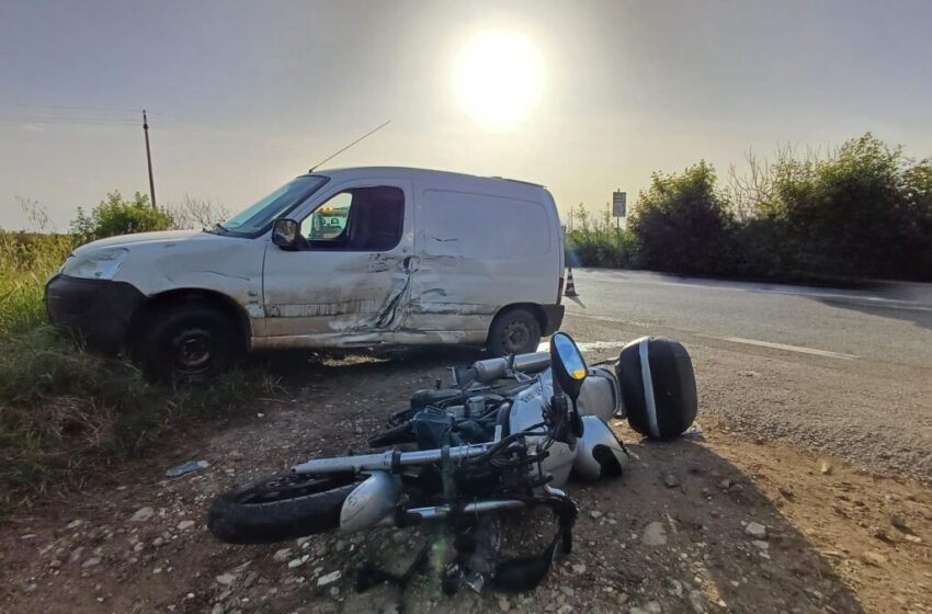  Incidente sulla via per Canicattini, moto contro furgone: un ferito lieve
