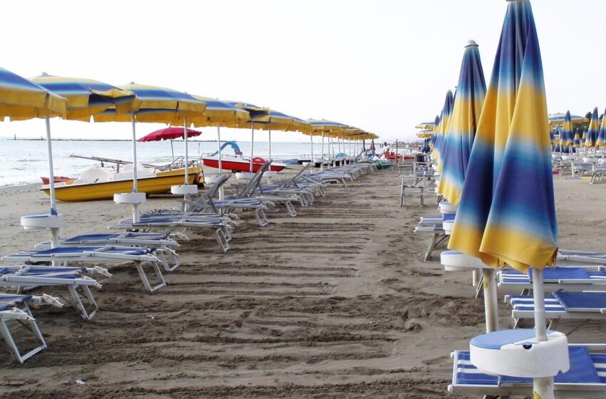  Lidi balneari, Schifani e Savarino a concessionari: “Via staccionate e tornelli entro dieci giorni”