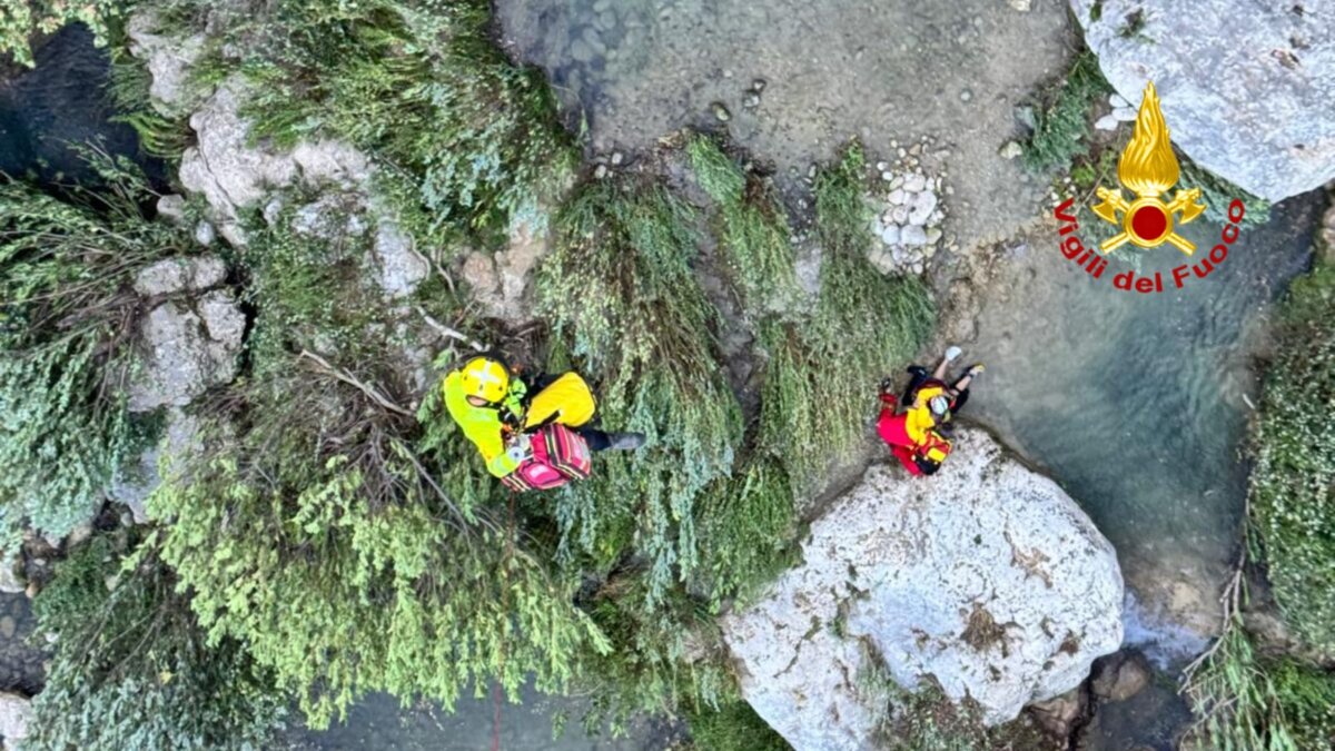 Incidente ad escursionista nella Valle dell'Anapo, soccorsa in ...