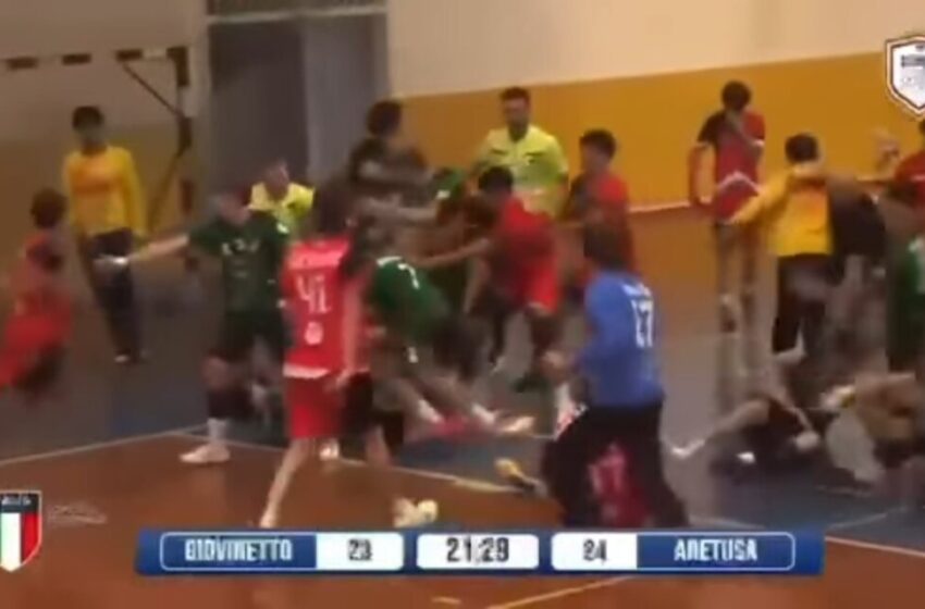  Calci e pugni in campo, stangata del Giudice Sportivo per la rissa in Giovinetto-Aretusa