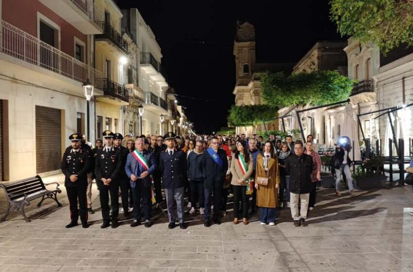  Canicattini dice NO alla violenza di genere,partecipato il corteo silenzioso nel cuore della città