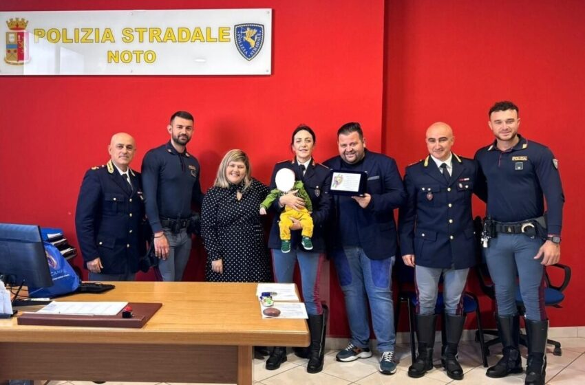  Bimbo di 6 mesi salvato nel temporale, oggi l’abbraccio: eroi in divisa sulla Siracusa-Catania